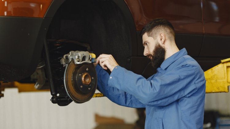 Tecnología de Vanguardia para Diagnosticar y Reparar Cualquier Problema con tu Moto o Coche