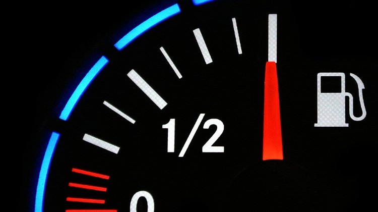 Descubre cómo Mejorar la Eficiencia de Combustible de tu coche con Algunos Consejos Simples