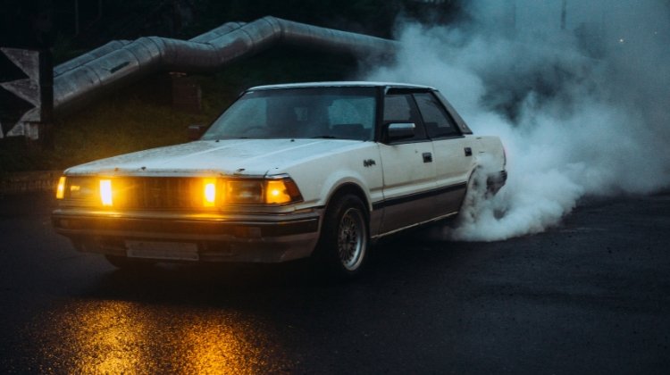 ¿Sabías que el Color del Humo en el Escape Revela Problemas en el Motor?