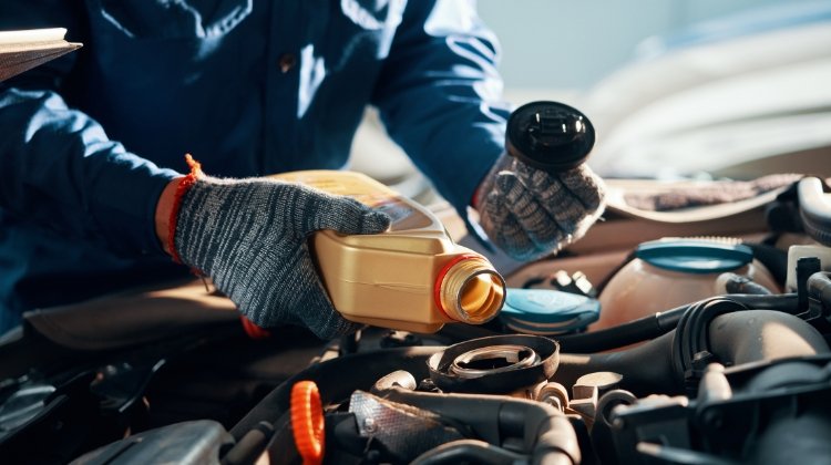 Por Qué el Cambio de Aceite y Filtros es Esencial para Cuidar tu Coche